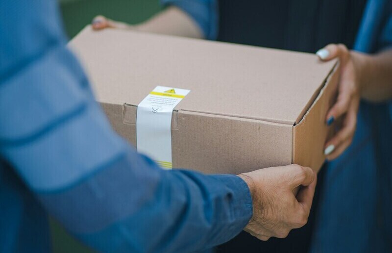 Paketzustellung / rosebox-unsplash